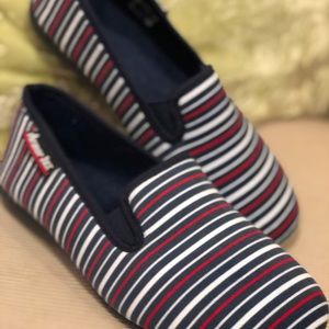 Amorlux women’s size 36 slippers never worn